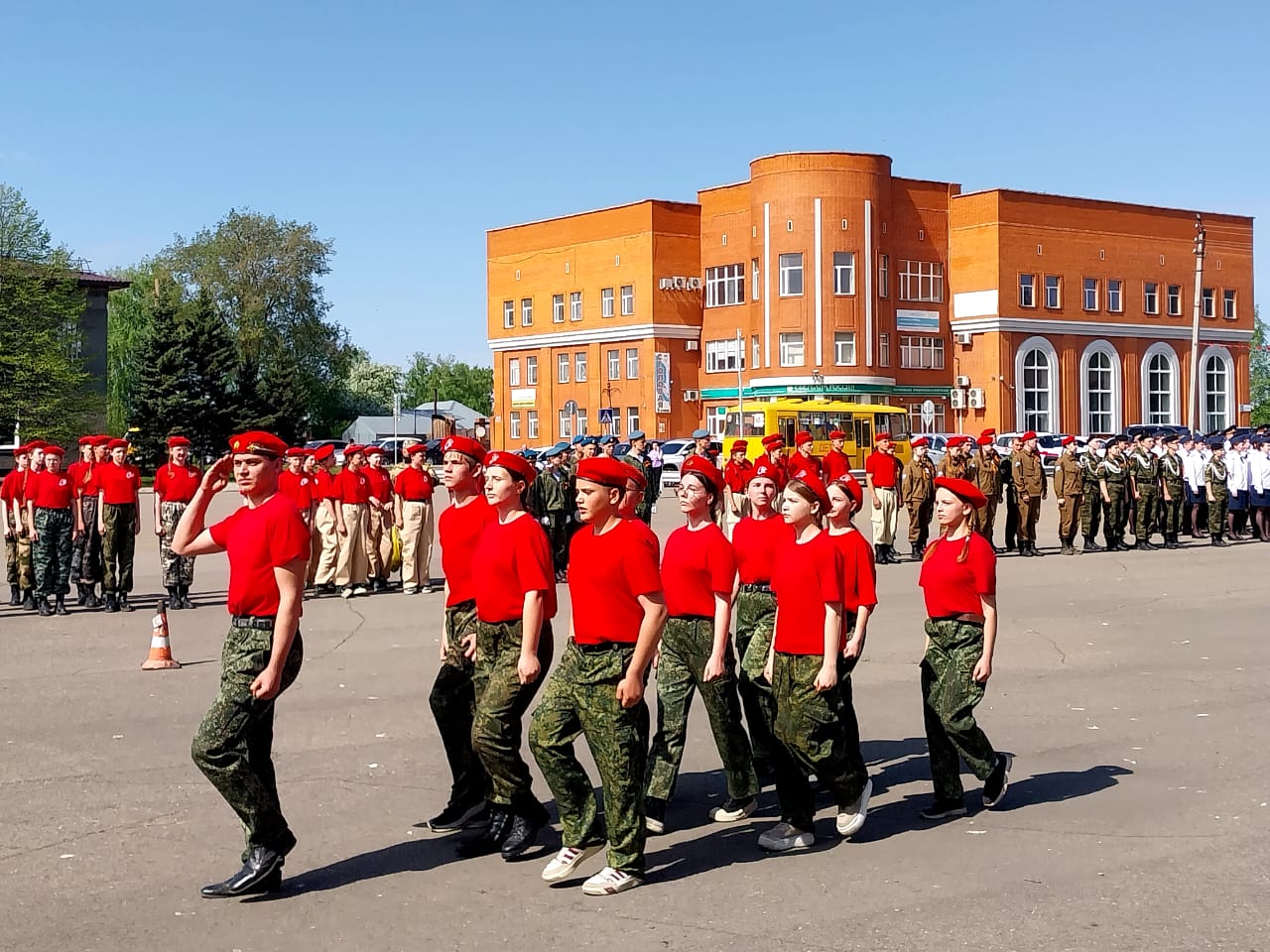 ПАРАДНЫЙ МАРШ!.