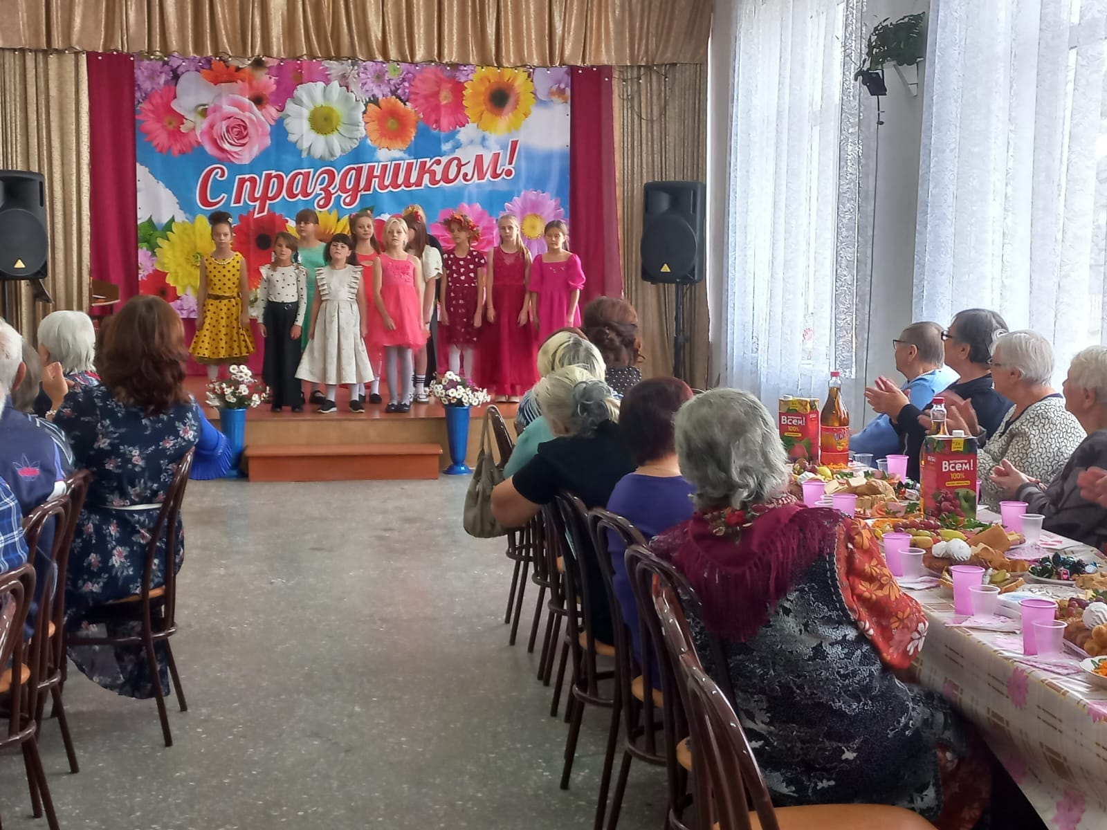 Славим мудрость и молодость души.
