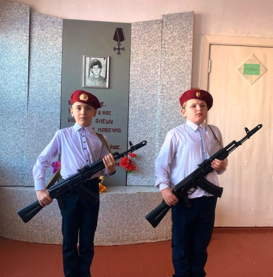 Месячник оборонно-массовой и военно-патриотической работы среди школьников.. Месячник оборонно-массовой и военно-патриотической работы среди школьников..